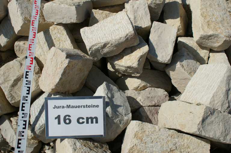 Dolomit-Mauersteine unsortiert